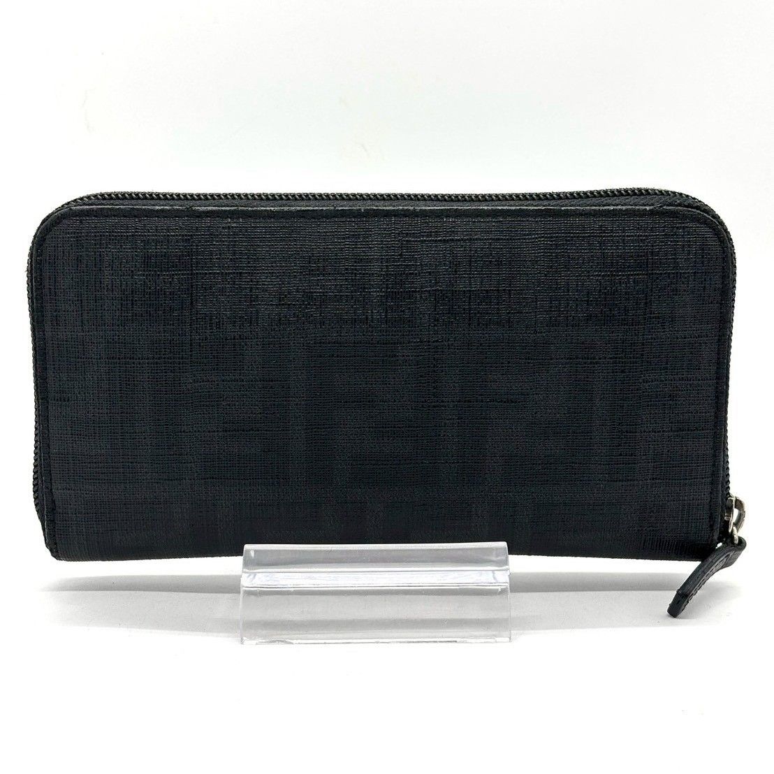 雨の日も選べる黒】 FENDI 長財布 ラウンドファスナー ズッカ 総柄 PVC