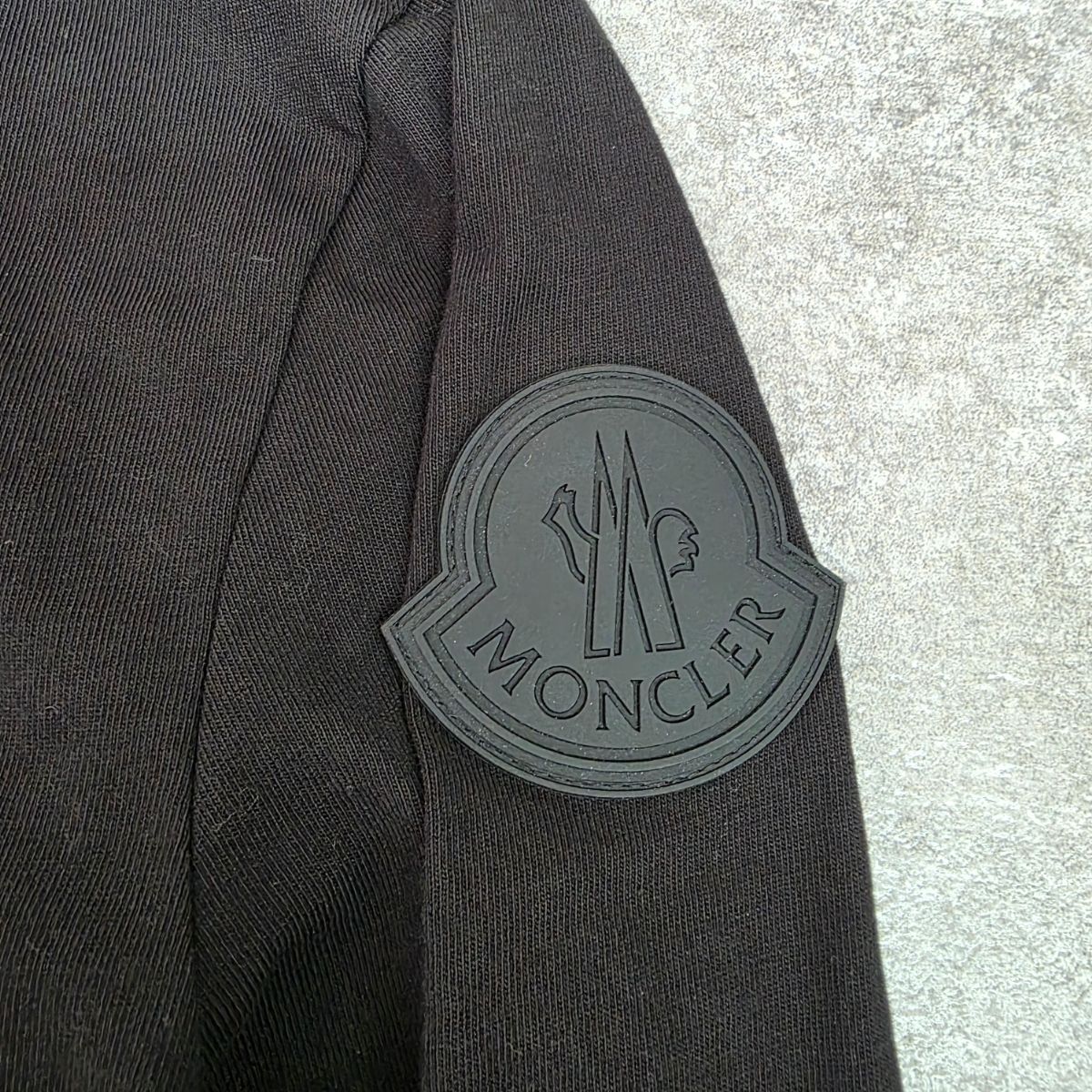 MONCLER モンクレール MAGLIA 長袖 ロンT ラバーワッペン付き ロゴ