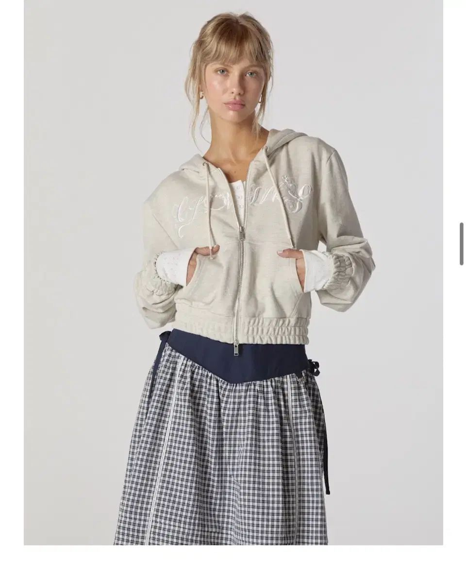 グロウニー ボニー クロップド ジップアップ オートミール M - メルカリ