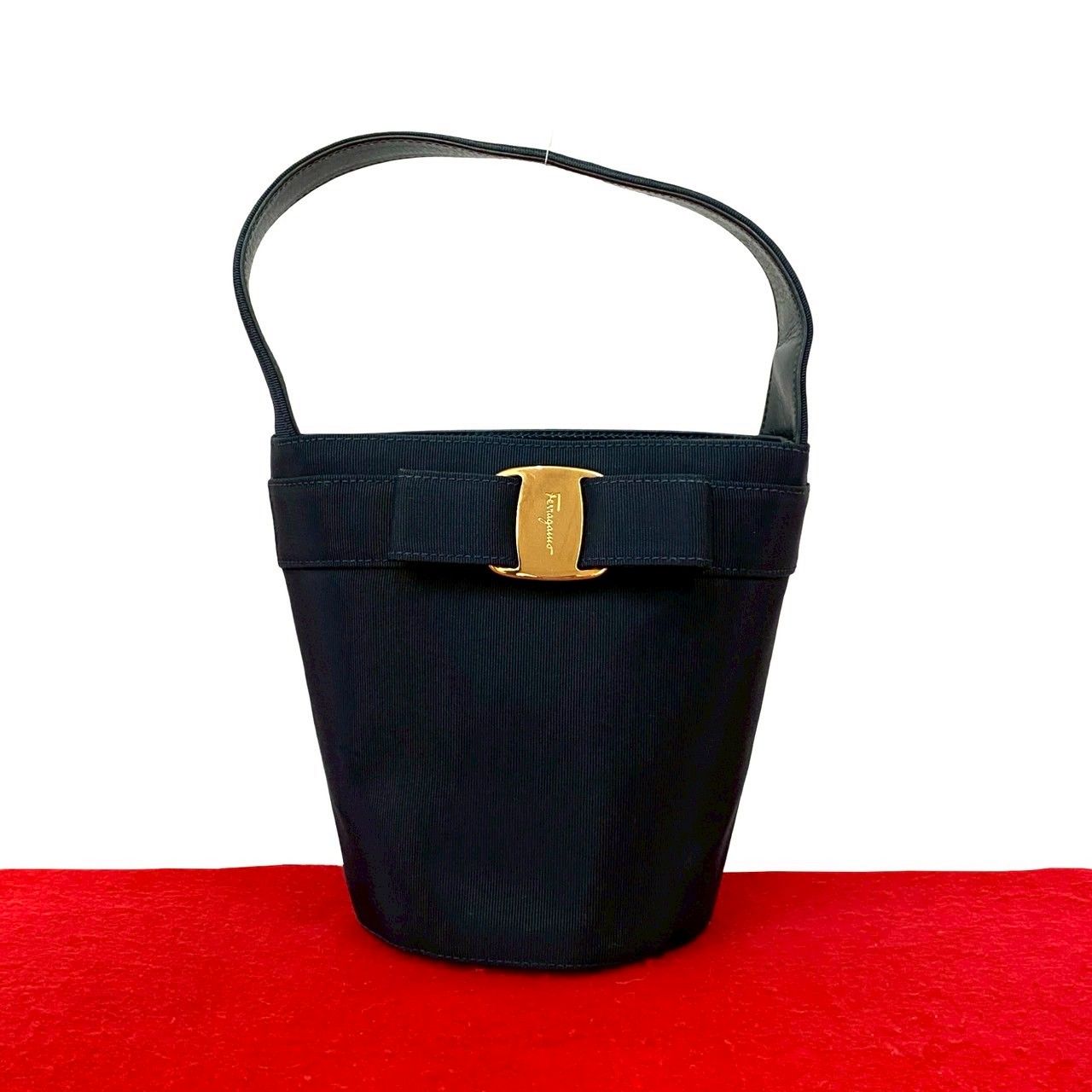 極 美品 Salvatore Ferragamo サルヴァトーレフェラガモ ヴァラリボン 