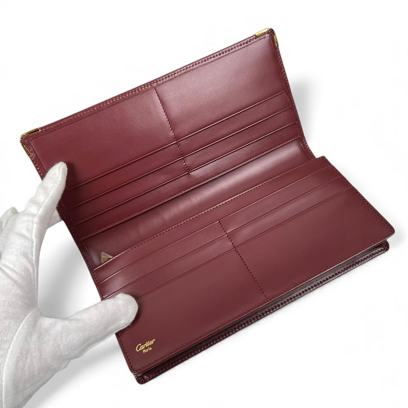 新品未使用品　箱・カード付き　Cartier カルティエ　二つ折り財布　ボルドー ✨ 超美品 ✨Cartier カルティエ 二つ折財布 ボルドー箱カード付き