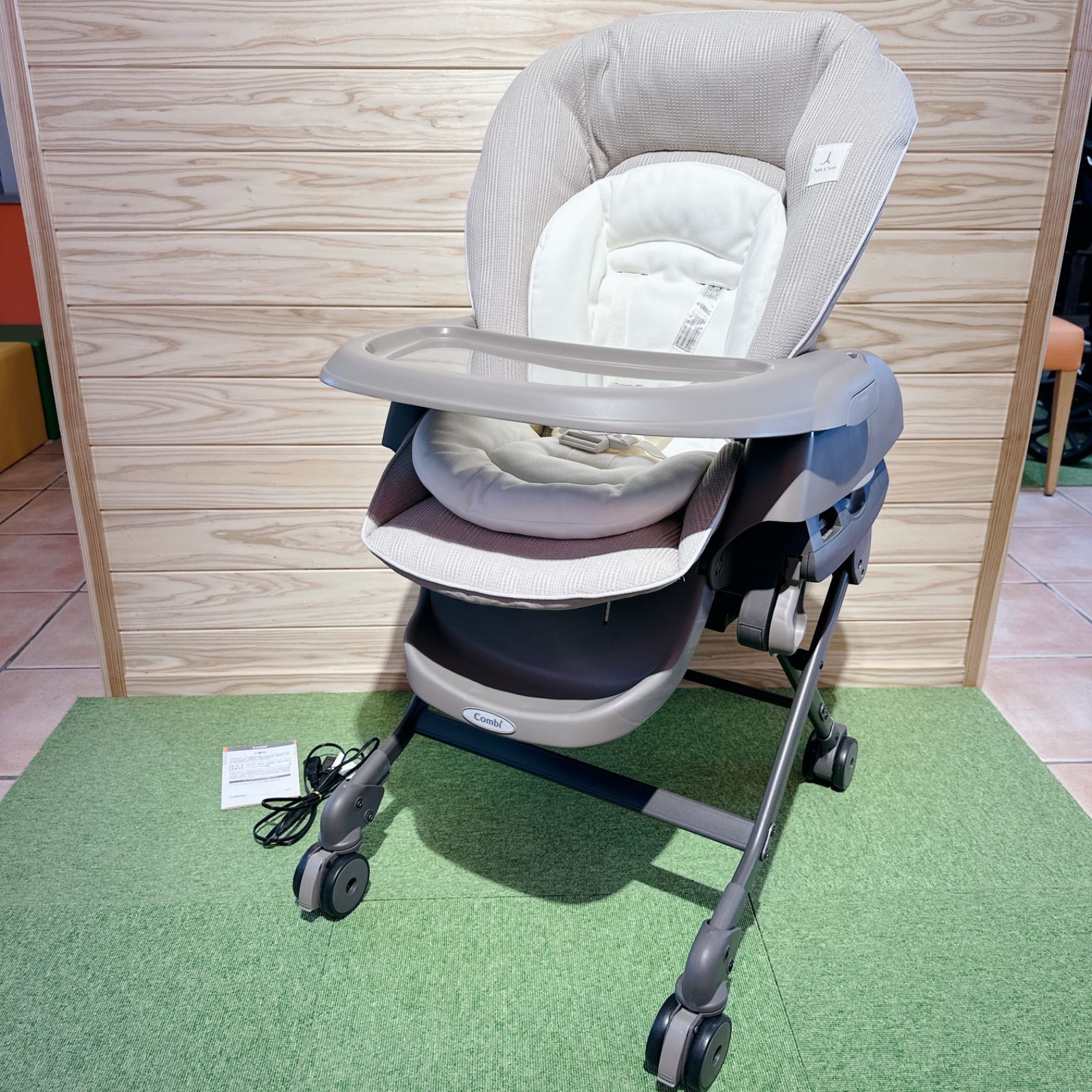 【美品】Combi ネムリラ tete a tete オートスイング バースデイ ネムリラ エッグショック Cottoli（バースデイ限定モデル）｜コンビ