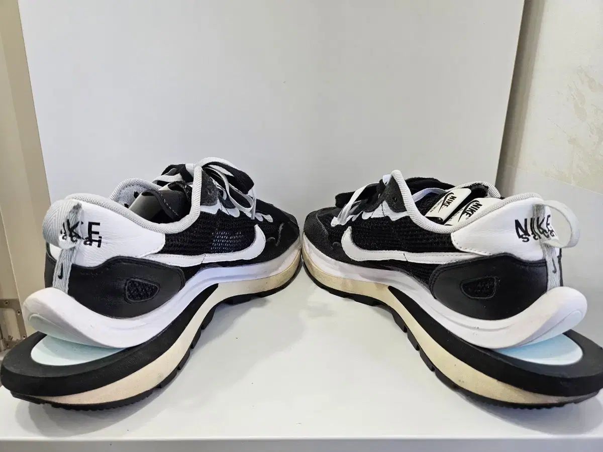 ナイキ サカイ ヴェイパーワッフル ブラック 白 275mm - メルカリ