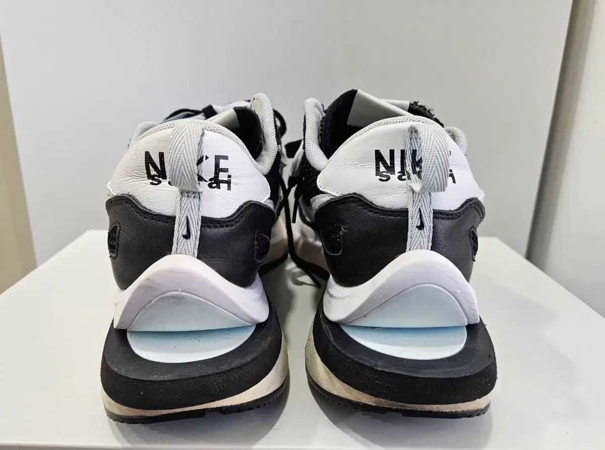 ナイキ サカイ ヴェイパーワッフル ブラック 白 275mm - メルカリ