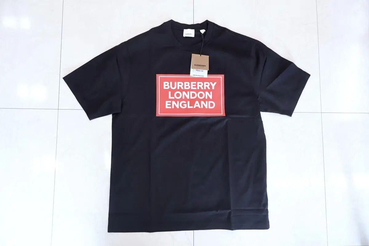 バーバリー 未使用 新品 L LLYSON ロゴ プリント Tシャツ ブラック 