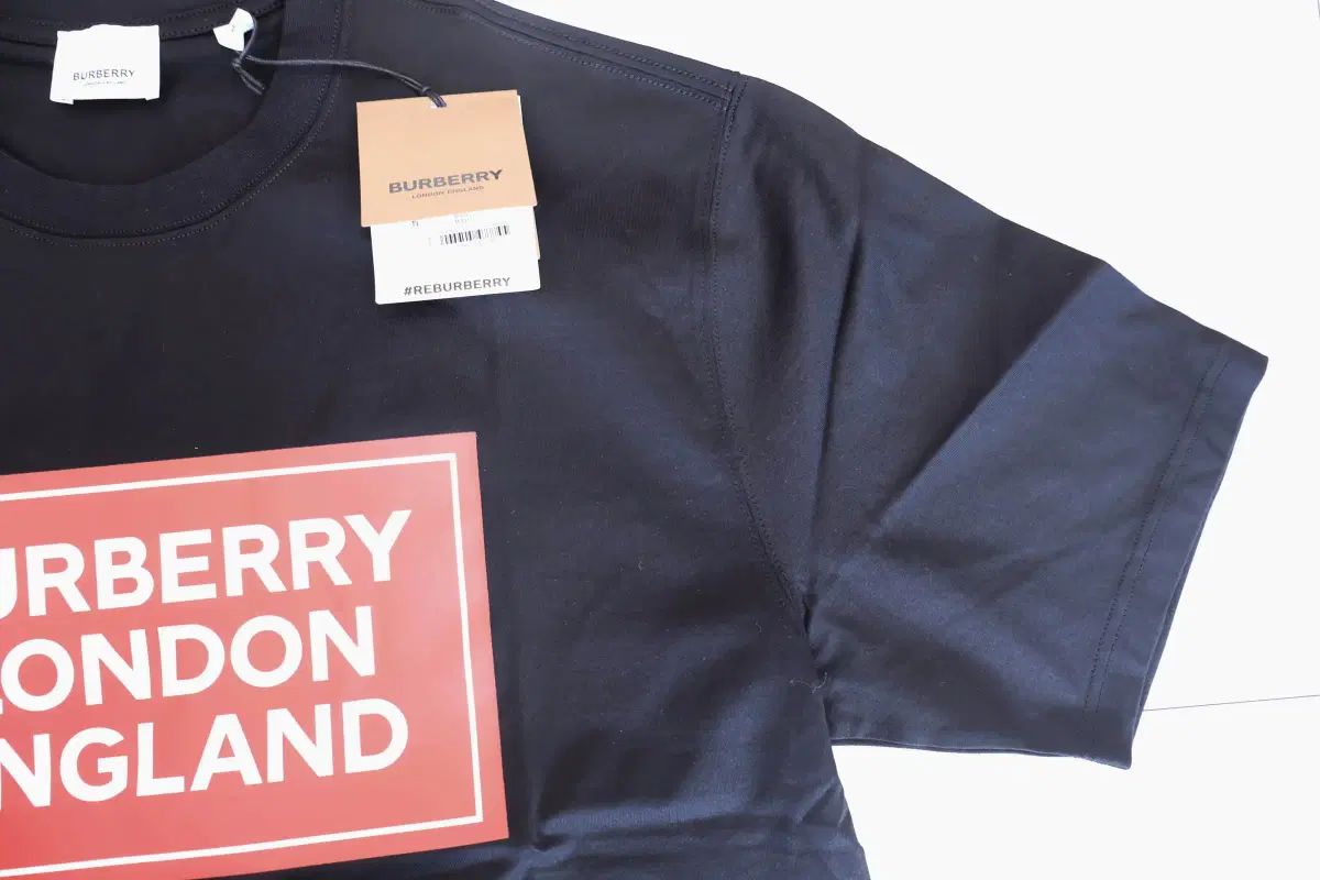 バーバリー 未使用 新品 L LLYSON ロゴ プリント Tシャツ ブラック 