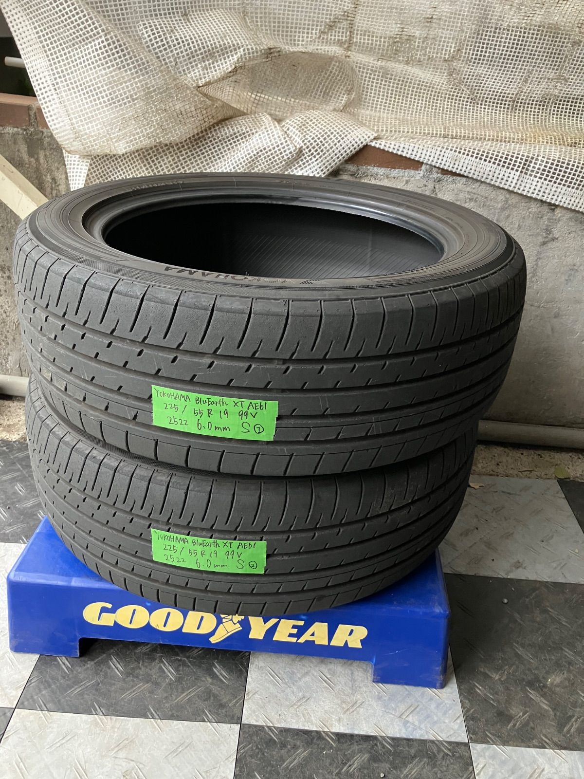 送料込み] 225/55R19 99V 2022年製 YOKOHAMA Bluearth XT AE61