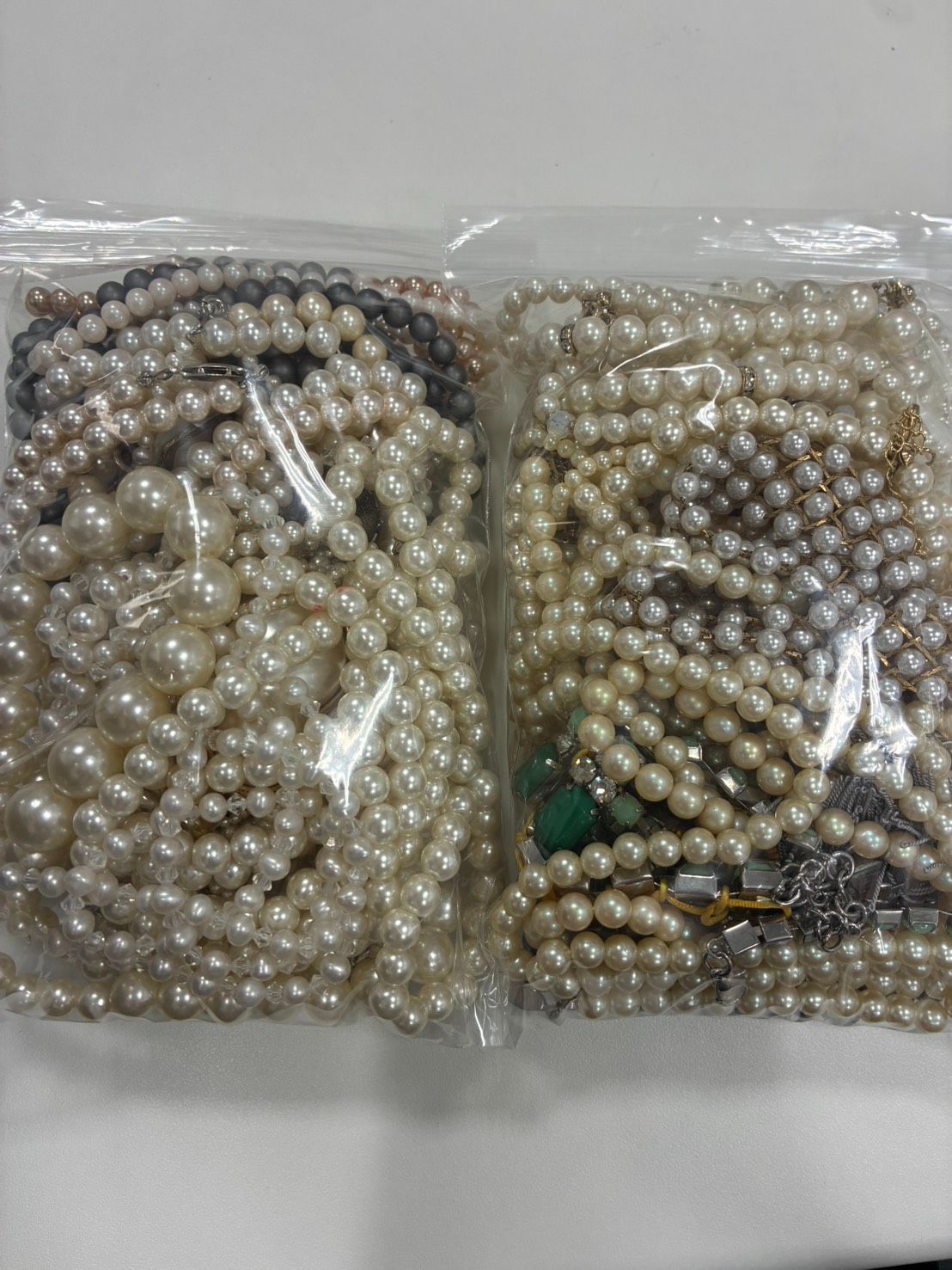イミテーションアクセサリー パール系まとめ1kg - メルカリ