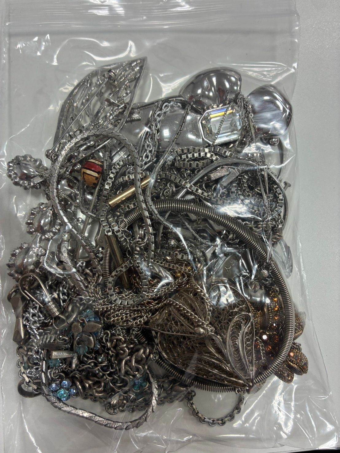 イミテーションまとめ　約1kg シルバー、天然石、金メッキ含む イミテーションまとめ 約1kg シルバー、天然石、金メッキ含む 雪の結晶