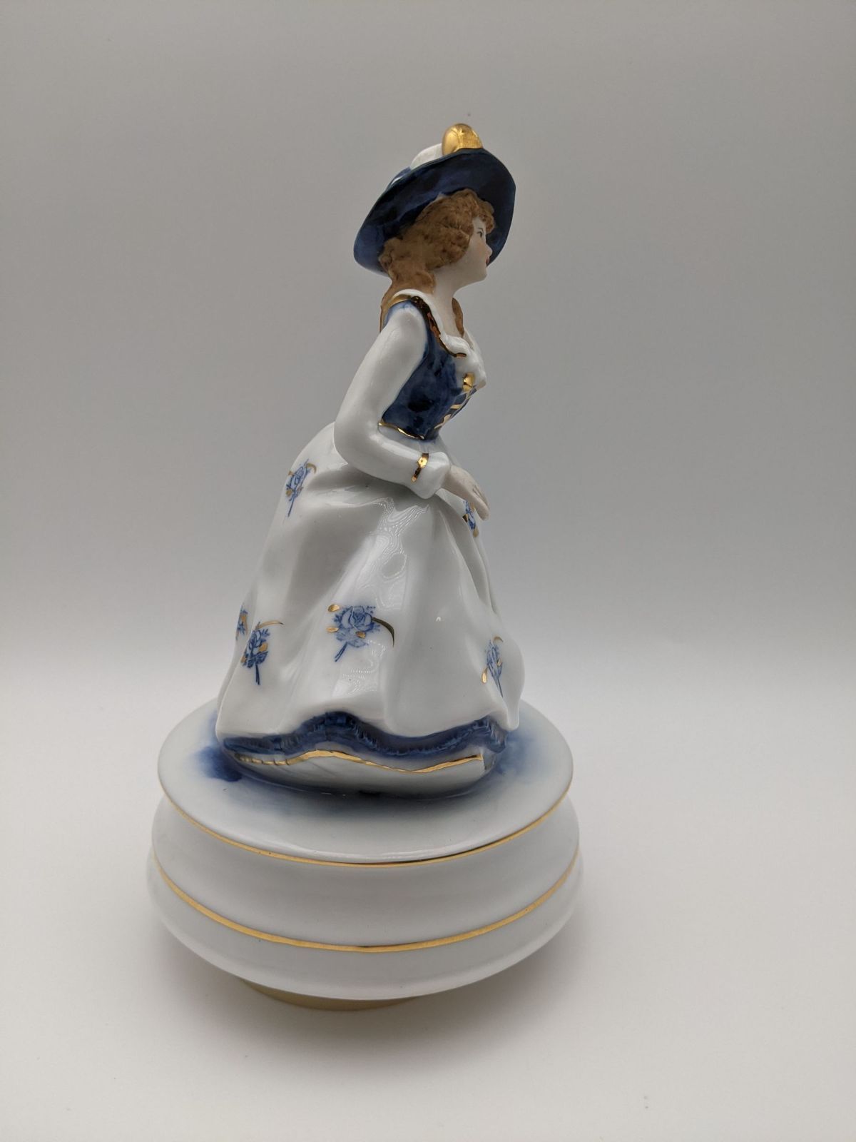 DKN333】ヴィンテージ 陶器人形 オルゴール 回転式 レトロ 貴婦人