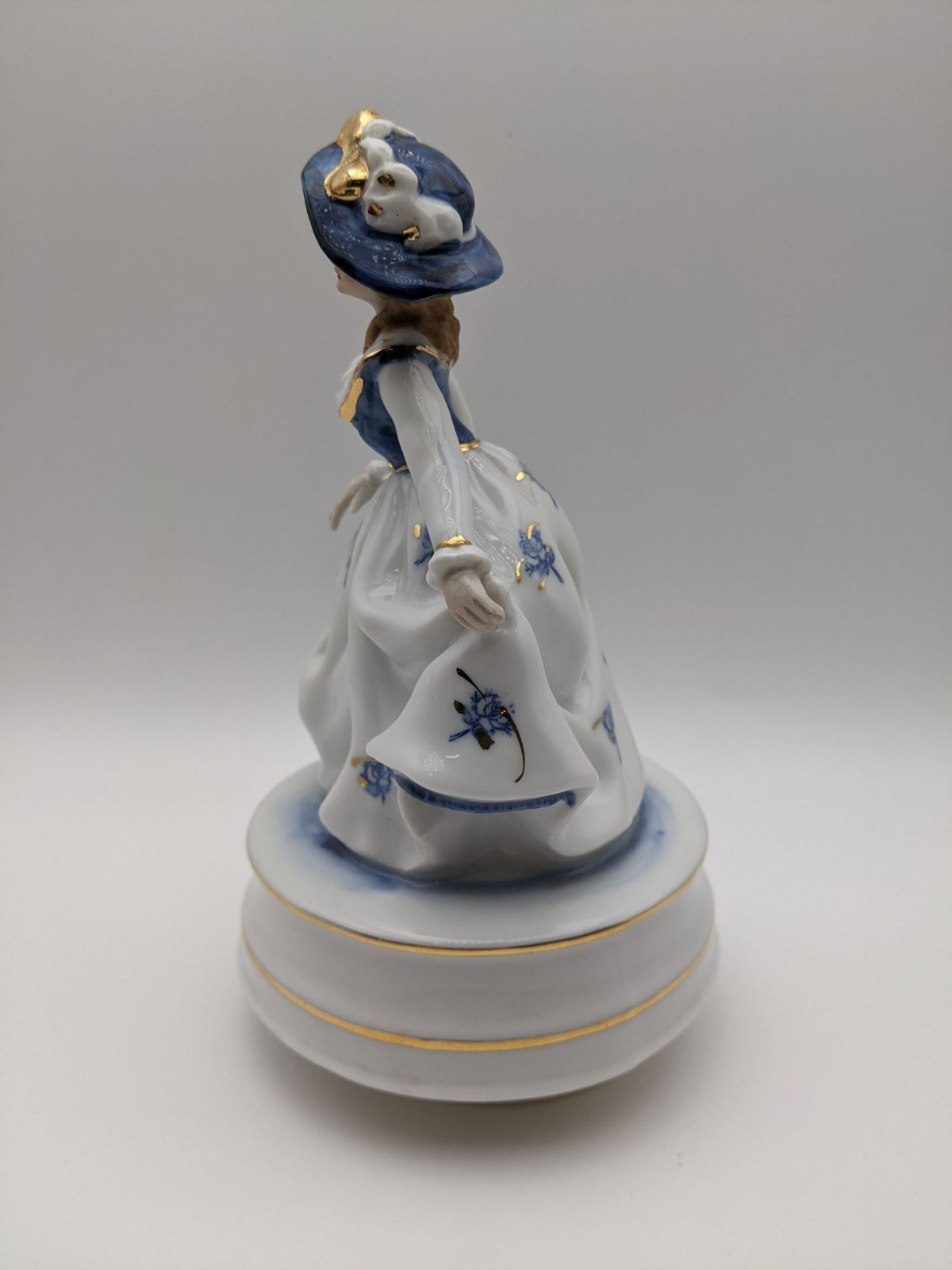 DKN333】ヴィンテージ 陶器人形 オルゴール 回転式 レトロ 貴婦人