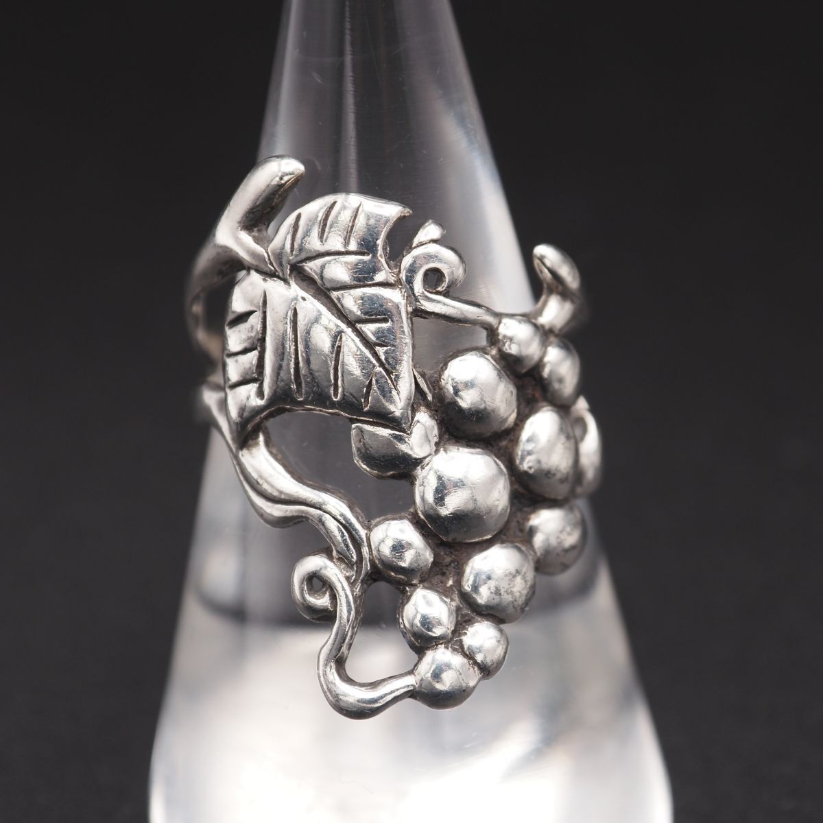 アンティーク　シルバー製　ナプキンリング　刻印　ぶどう M398 ヴィンテージ SILVER刻印 リング 葡萄 ブドウ グレープ デザイン