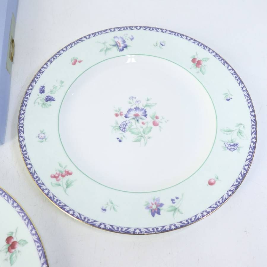 美品】 英国王室御用達 ウェッジウッド メドウフィールド 27cm
