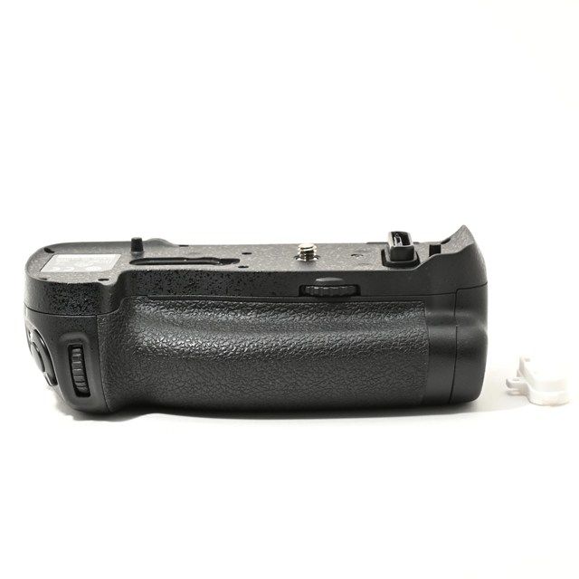 美品＞ Nikon マルチパワーバッテリーパック MB-D18｜D850対応｜縦位置