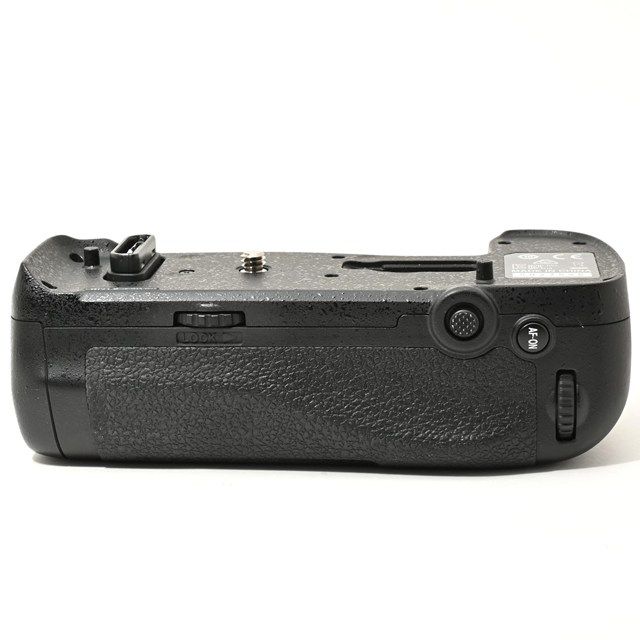 美品＞ Nikon マルチパワーバッテリーパック MB-D18｜D850対応｜縦位置