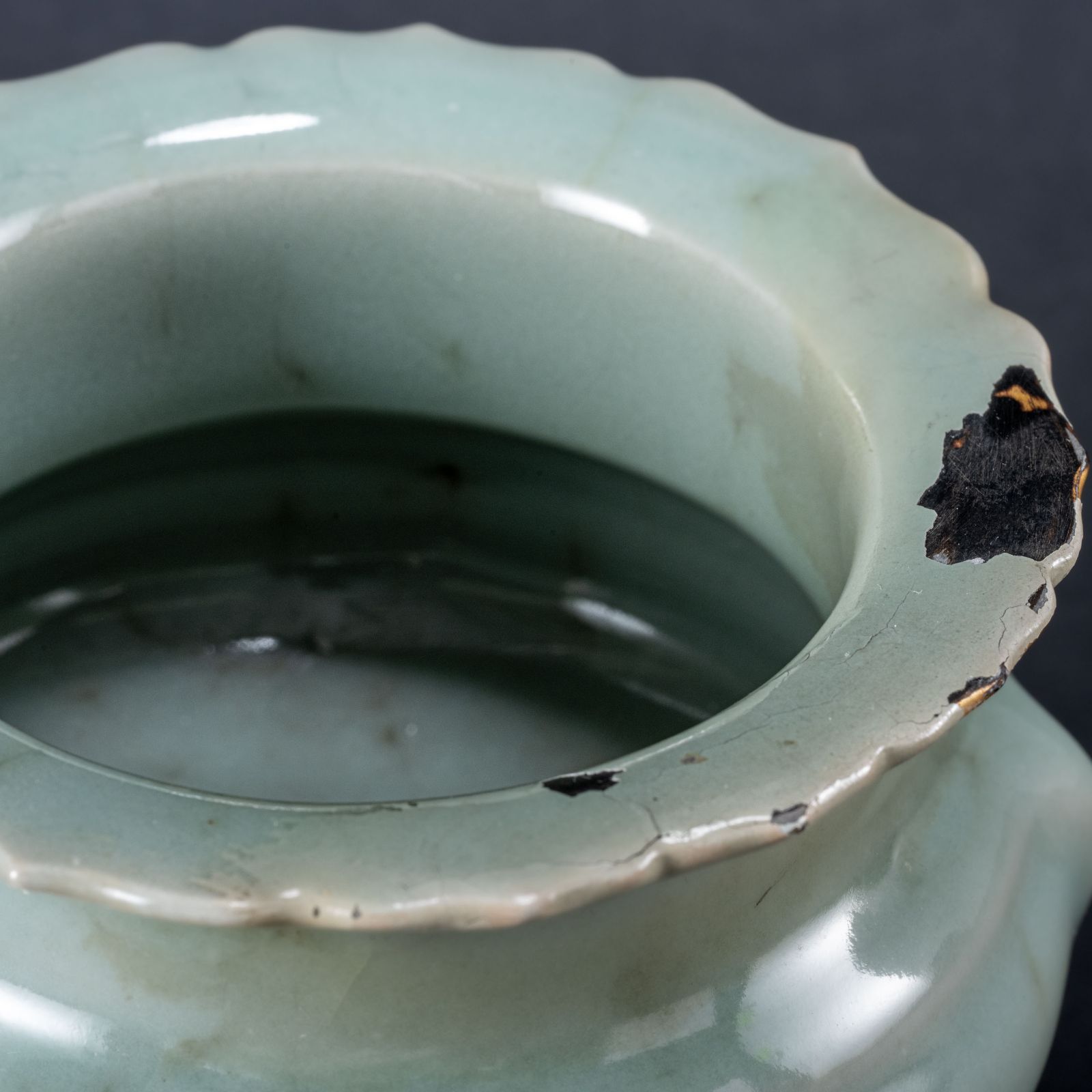 銀閣】南宋 龍泉窯 青磁 花口 鬲式炉 香炉 高約9cm 唐物 中国古美術