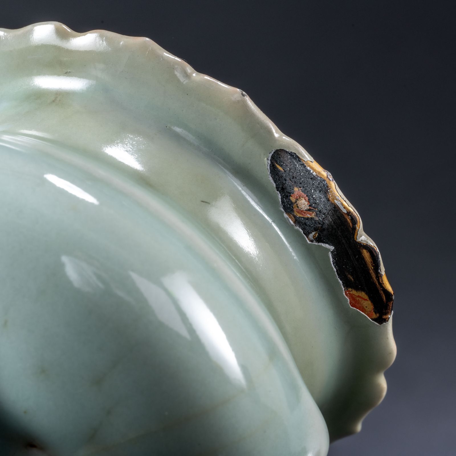 中国明清朝竜泉窯お皿　骨董　古美術　唐物コレクション　江戸アンティーク青磁 銀閣】南宋 龍泉窯 青磁 花口 鬲式炉 香炉 高約9cm 唐物 中国古美術