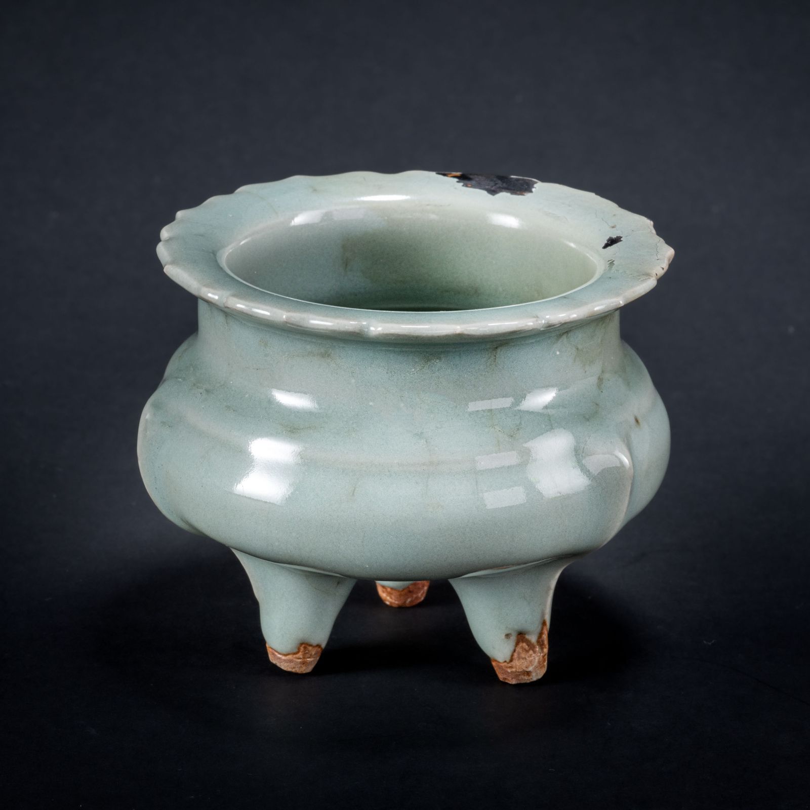 銀閣】南宋 龍泉窯 青磁 花口 鬲式炉 香炉 高約9cm 唐物 中国古美術