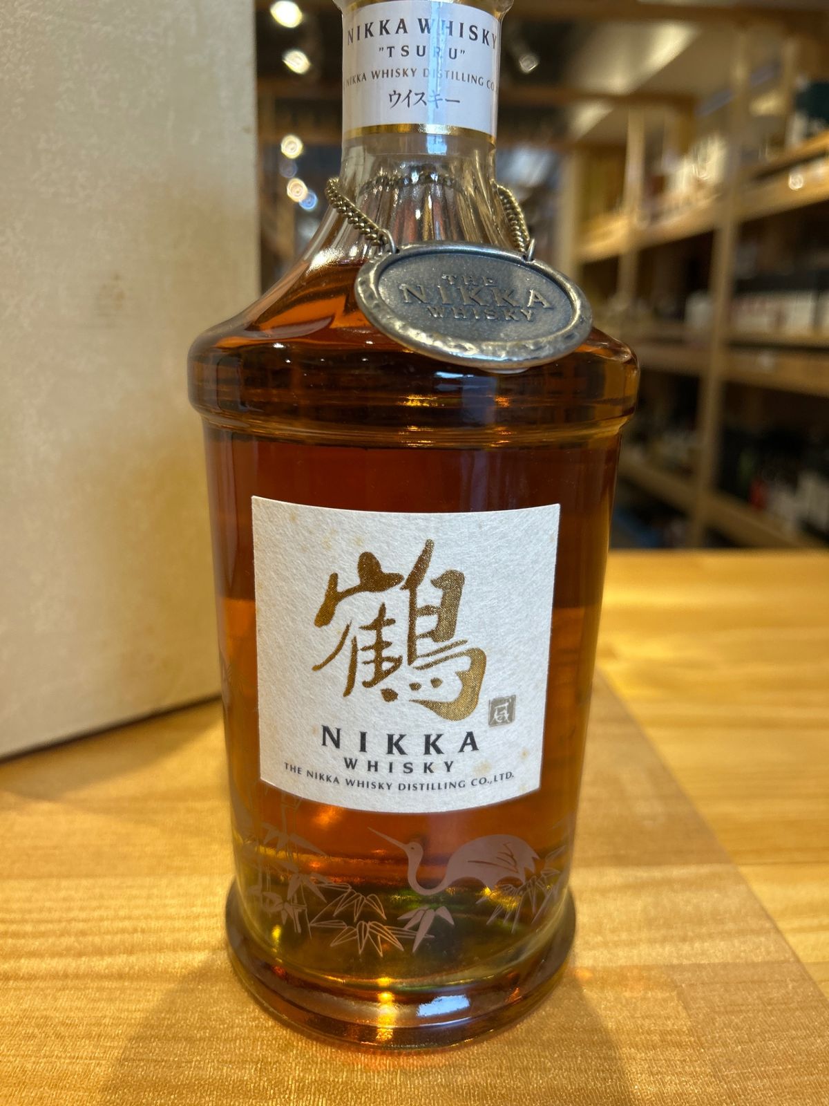NIKKA 鶴 ウイスキー スリムボトル 700ml 43% ギフト - メルカリ
