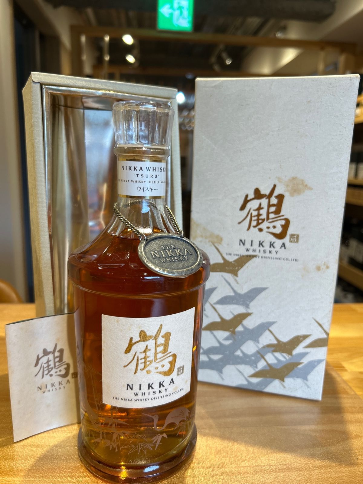 NIKKA 鶴 ウイスキー スリムボトル 700ml 43% ギフト - メルカリ