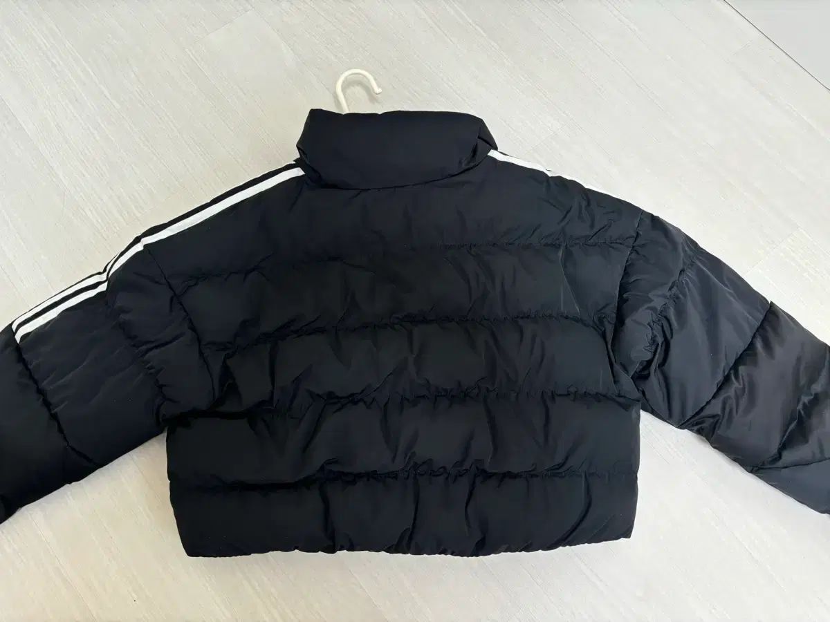 ADIDAS アディダス クロップド ショートダウン - メルカリ