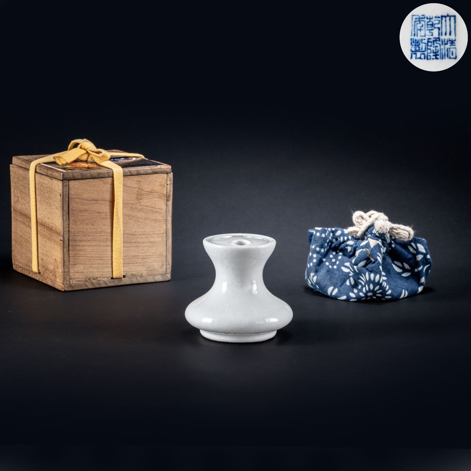 清時代 乾隆年製 仿官釉 小瓶 高約7.5cm 官窯写 青磁 貫入 唐物 中国