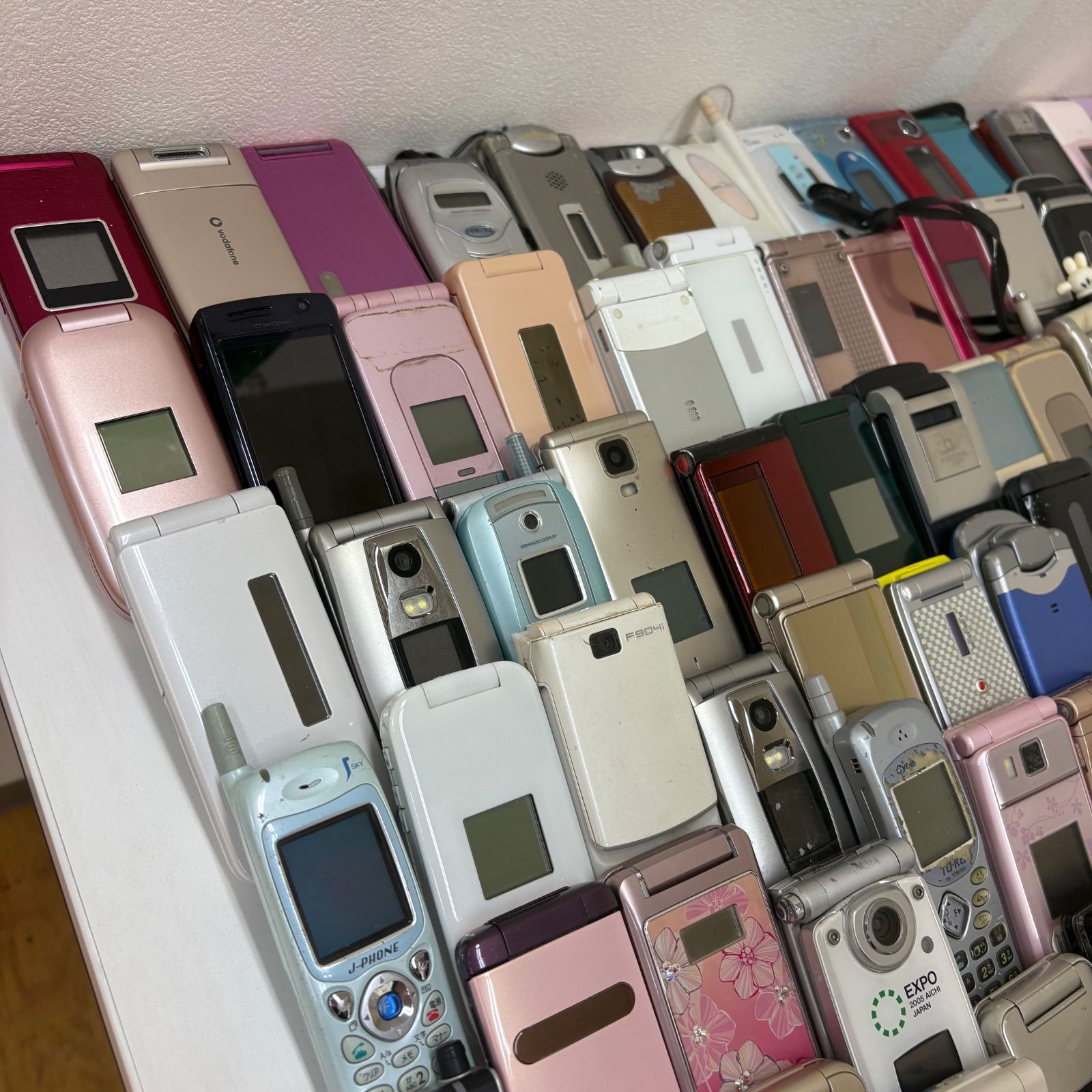 スマホ ジャンク品　ガラケー　タブレット等　まとめ売り K4482☆ジャンク品 ガラケー・スマホなど 大量おまとめ 約140台 docomo