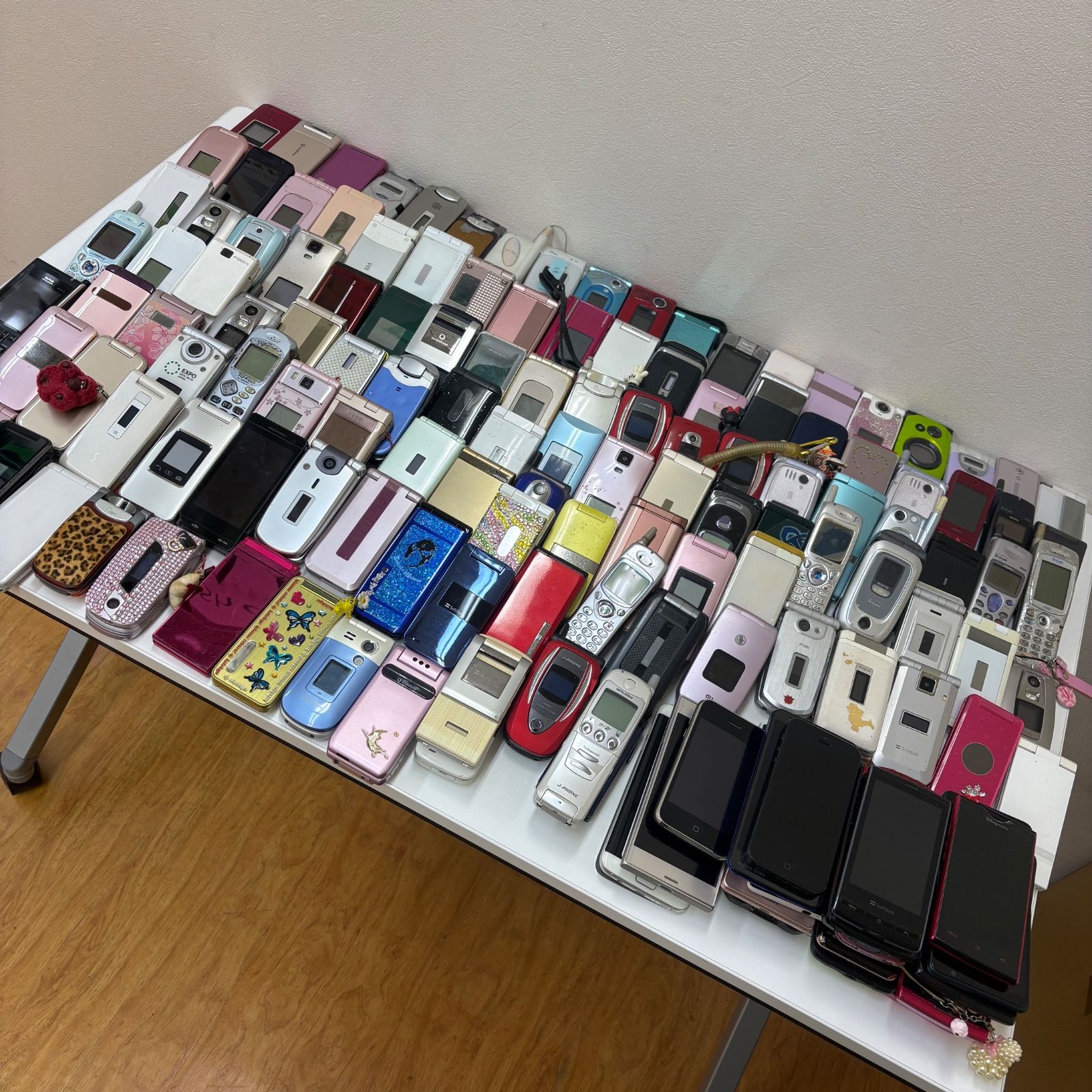 K4482☆ジャンク品 ガラケー・スマホなど 大量おまとめ 約140台 docomo