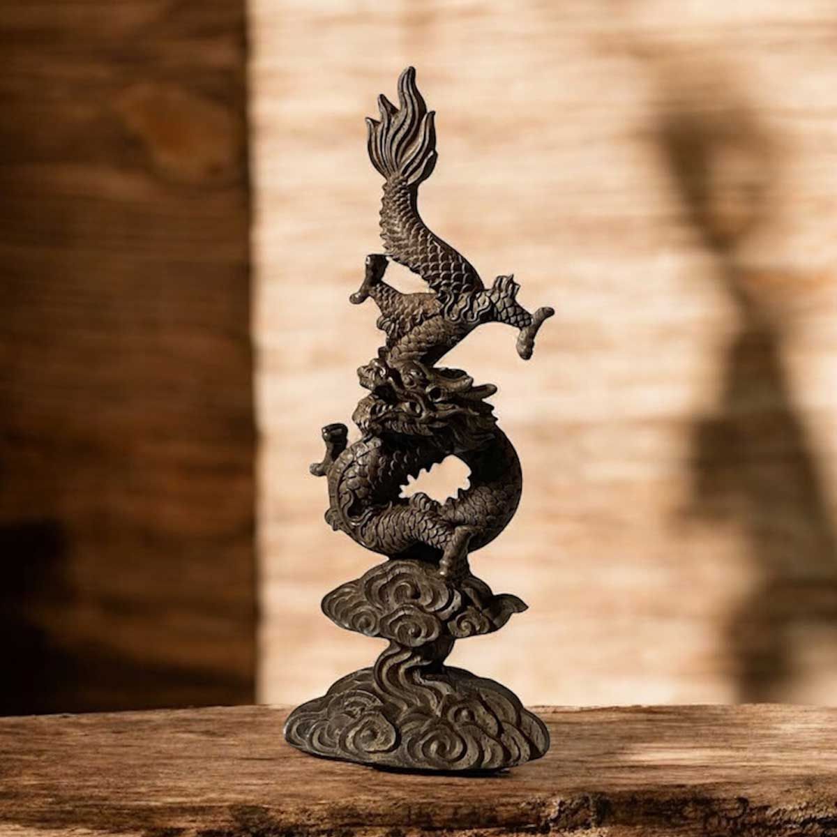 沈香木 「飛龍在天」5本爪の龍の木彫置物｜天然沈香木・開運インテリア