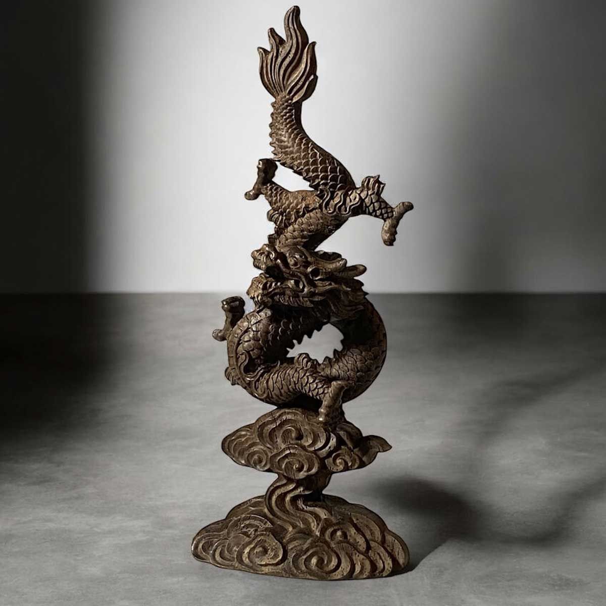 沈香木 「飛龍在天」5本爪の龍の木彫置物｜天然沈香木・開運インテリア