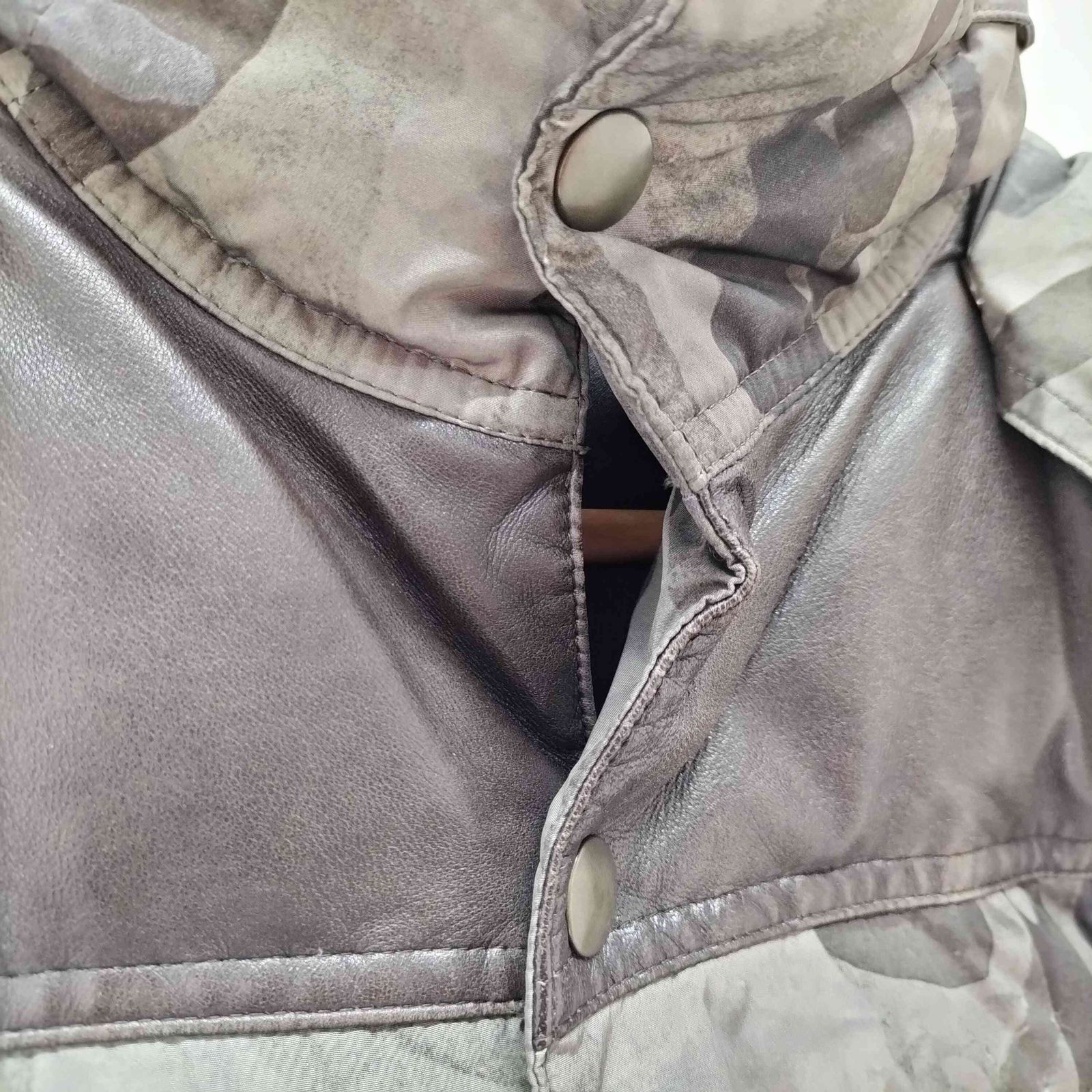 エーケイエム AKM LIMONTA NYLON CAMO LEATHER MOUNTAIN DOWN カモフラ 