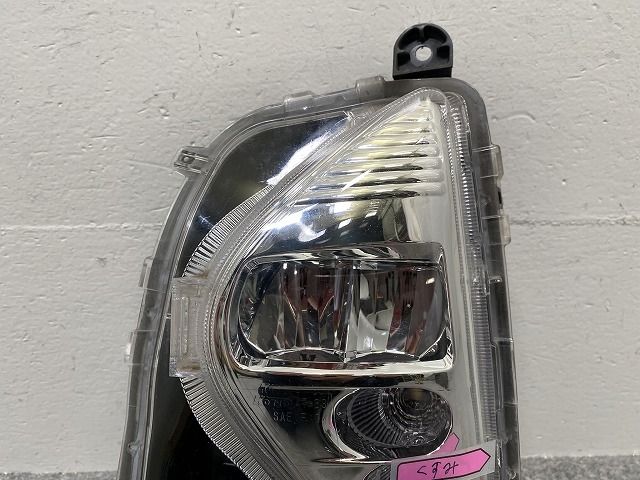 プリウス ZVW50 前期フォグライト 左右 KOITO 47-83 プリウス ZVW50