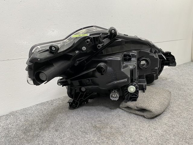 シエンタ NCP175G 右ヘッドランプ・ヘッドライト G イチコ 52-289 