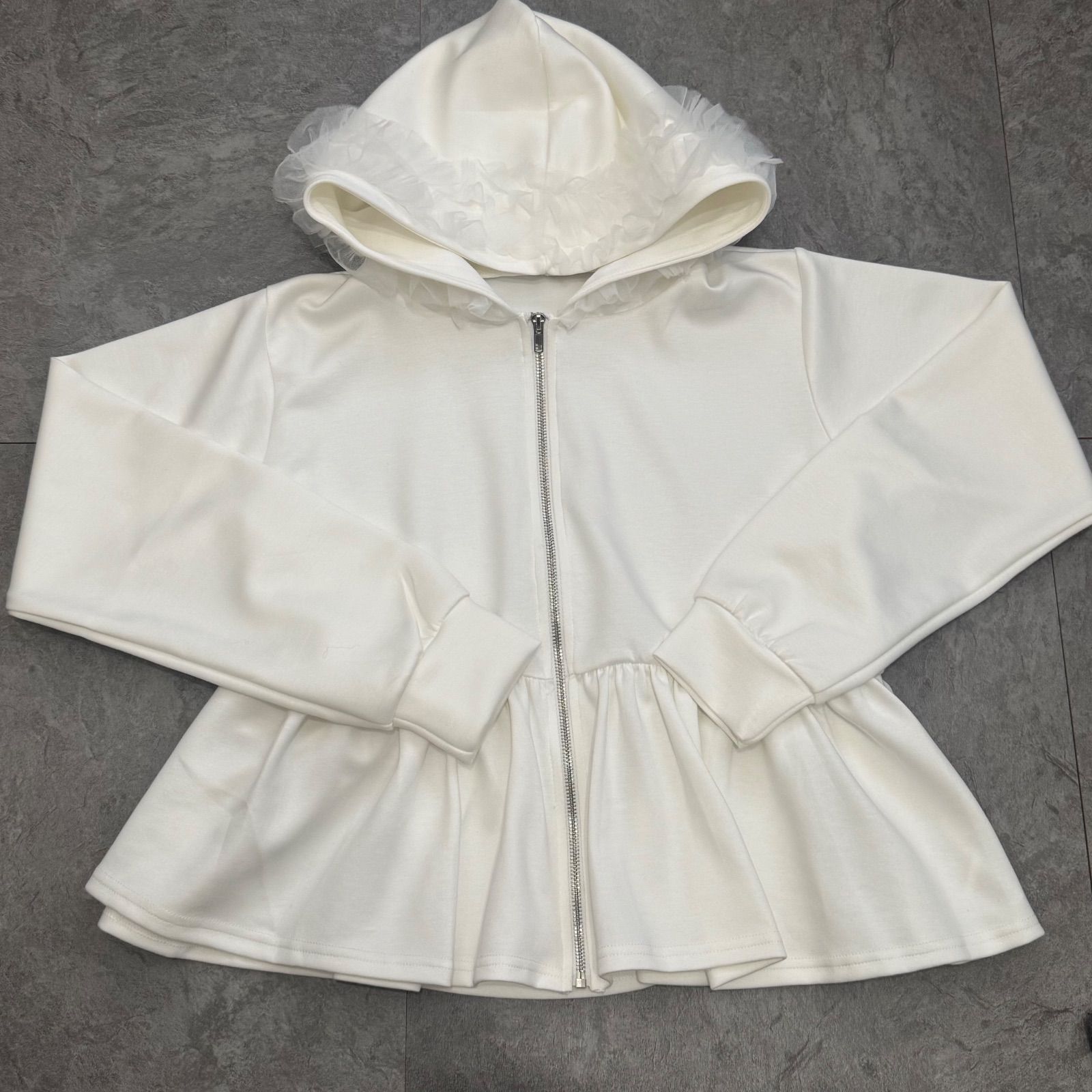 ダンボールチュールフードジップアップパーカー ホワイト - メルカリ