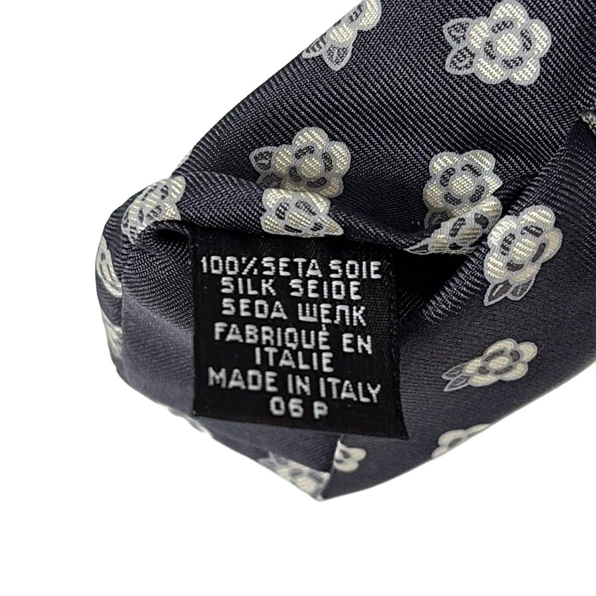 【美品】CHANEL シャネル　ネクタイ　ナロータイ　ココマーク カメリア CHANEL(シャネル) ネクタイ メンズ美品 - ダークグレー×アイボリー