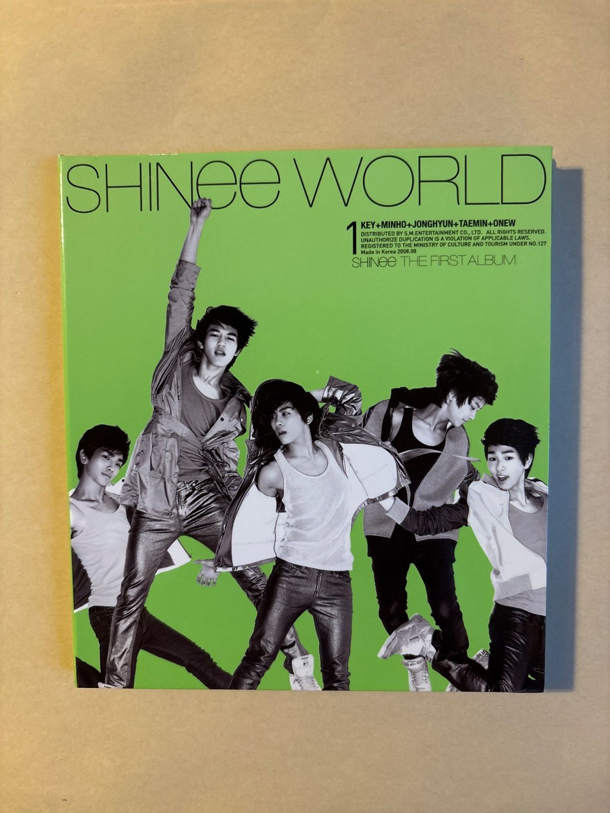 SHINee 1集 - The SHINee World (Aバージョン)(韓国盤) SHINee - メルカリ