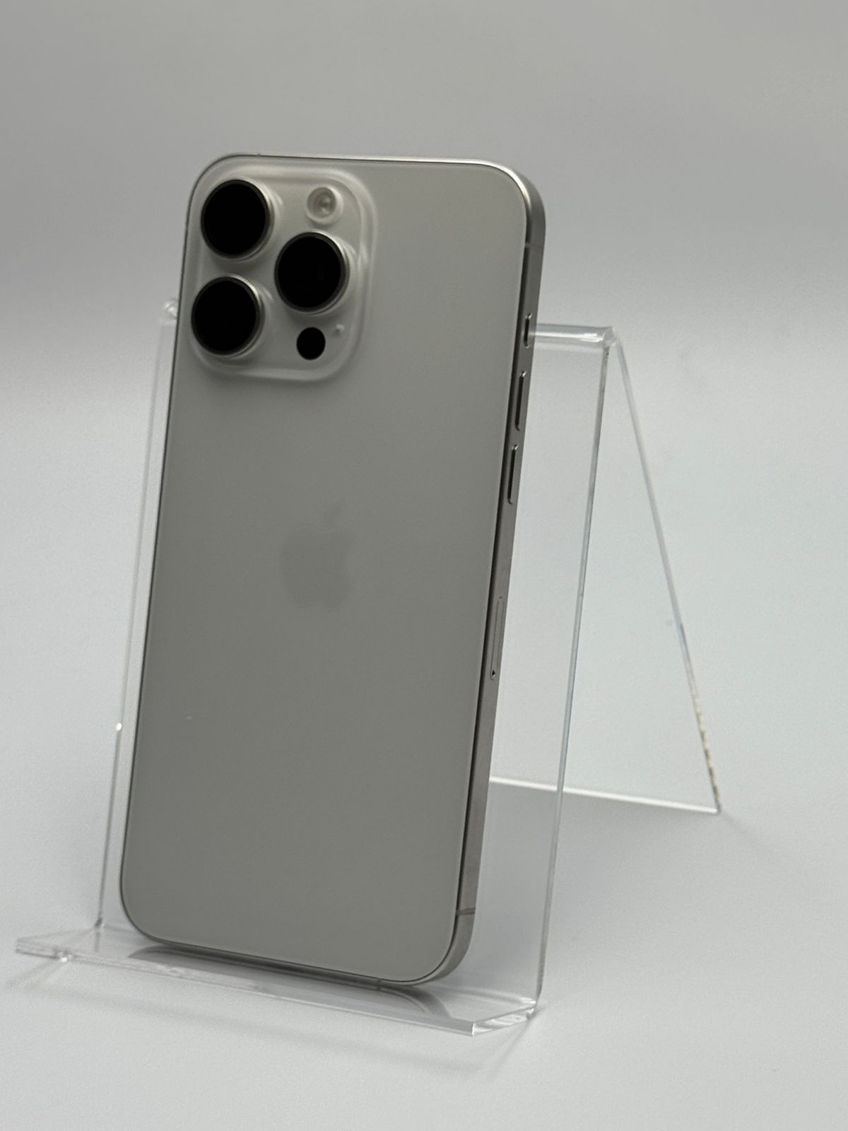 中古A】iPhone 15 Pro Max 256GB ホワイトチタニウム バッテリー【86