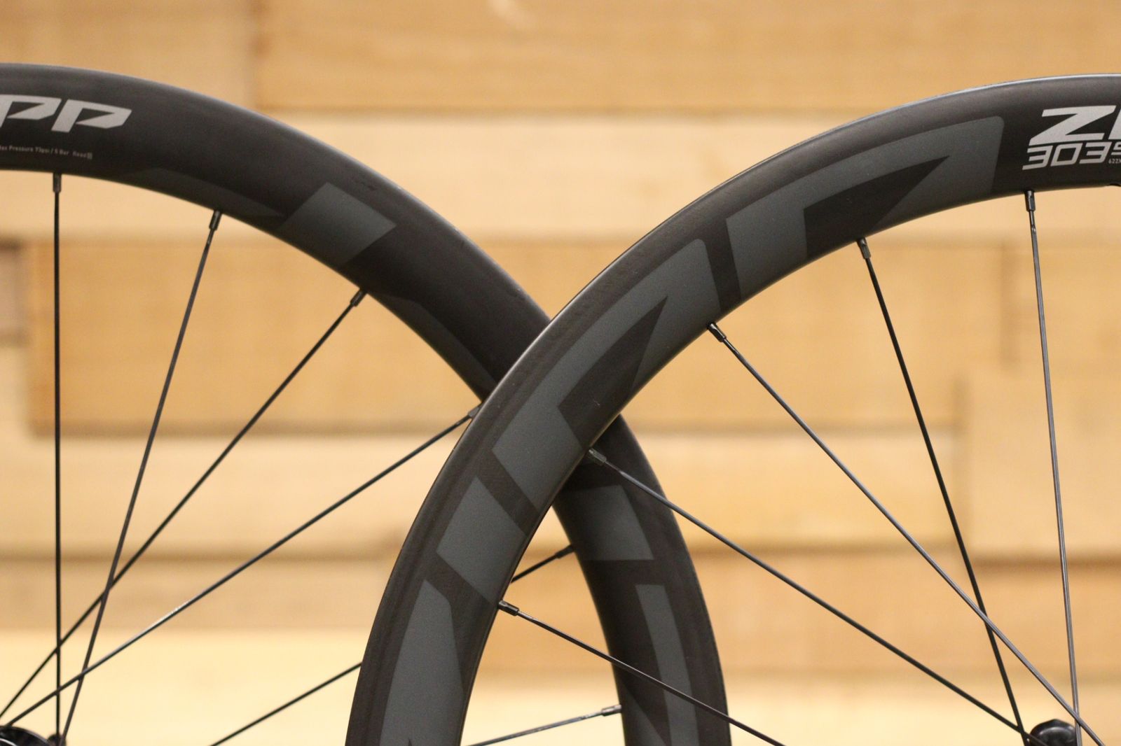 ジップ ZIPP 303S カーボン チューブレスレディ シマノ 12/11S