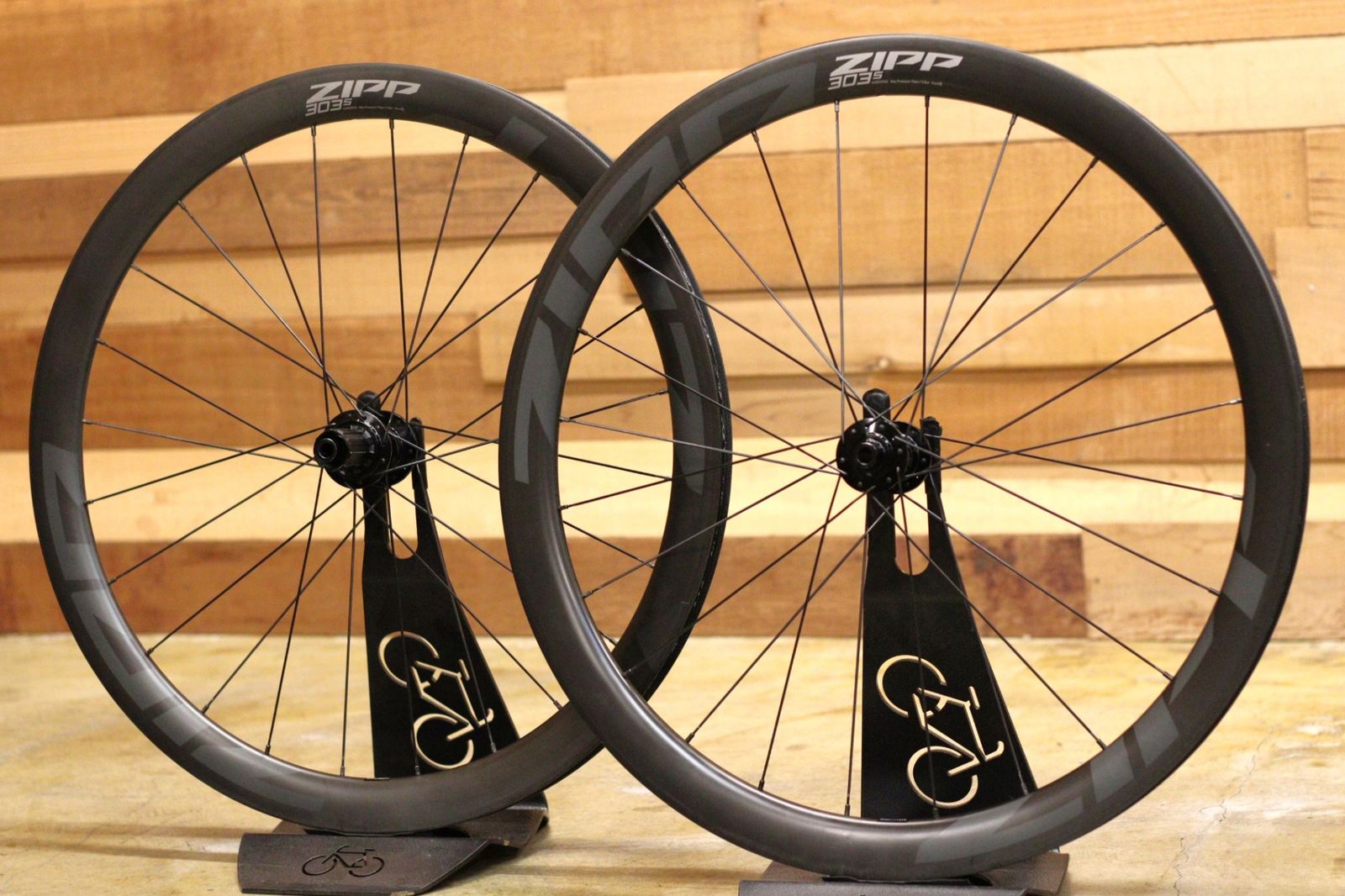 ジップ ZIPP 303S カーボン チューブレスレディ シマノ 12/11S