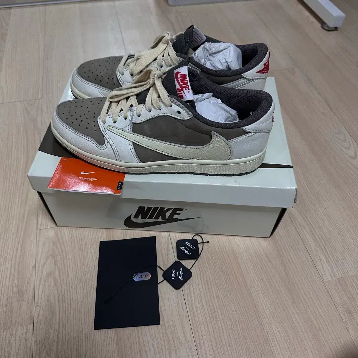 260 NIKE トラヴィス スコット リバース モカ OG - メルカリ リバース 