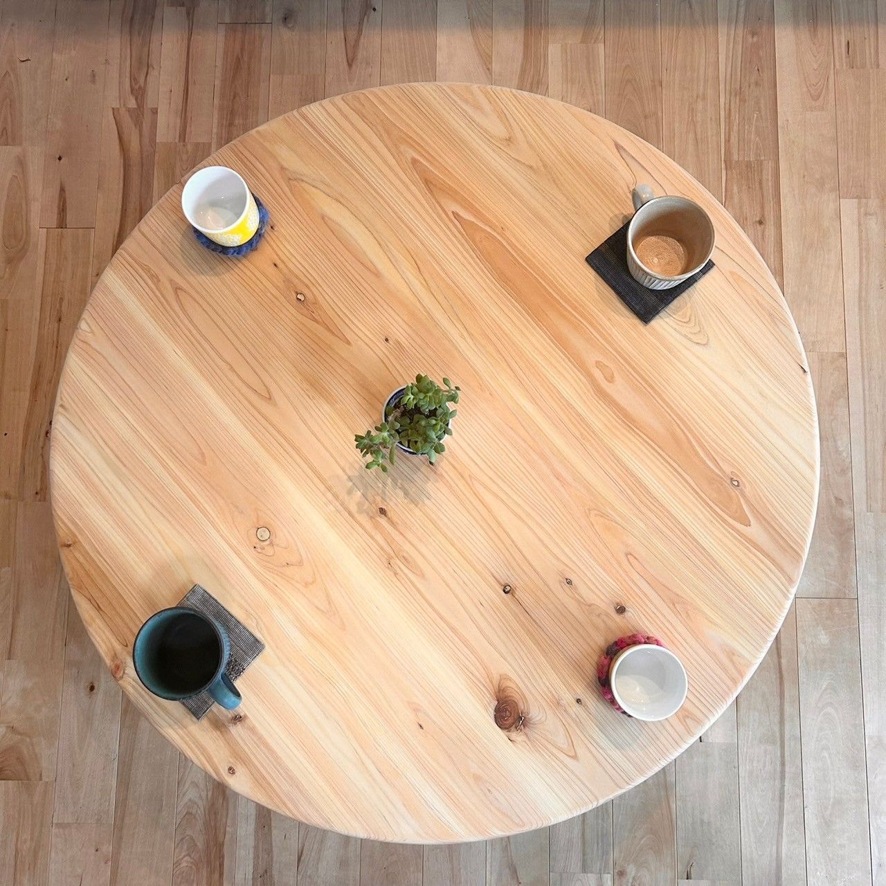 つい触りたくなる国産ヒノキの折畳みちゃぶ台】直径90㎝ 角が丸い 北欧