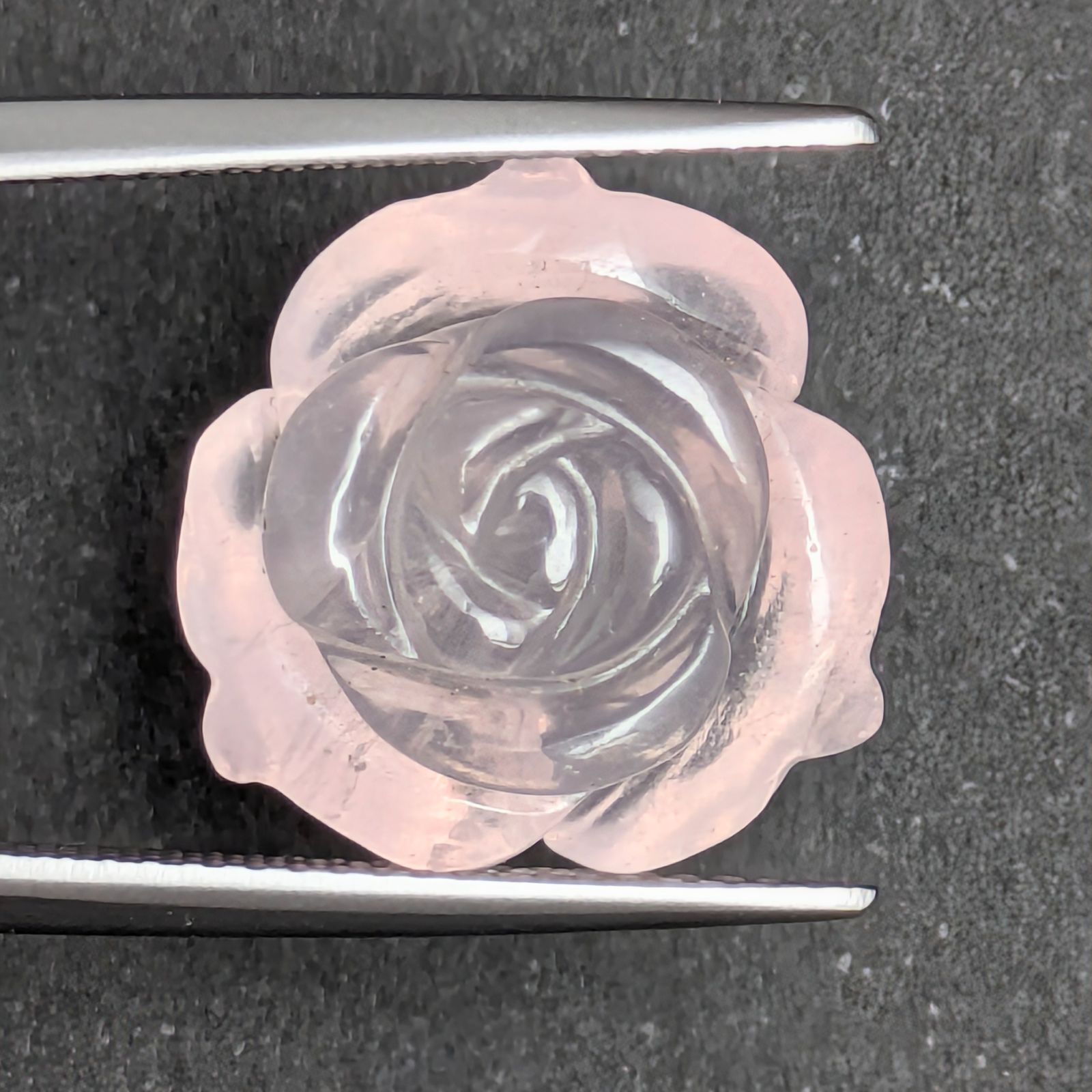 ローズクォーツ 彫刻（薔薇） ミャンマー産 【11.92ct】PRO208201