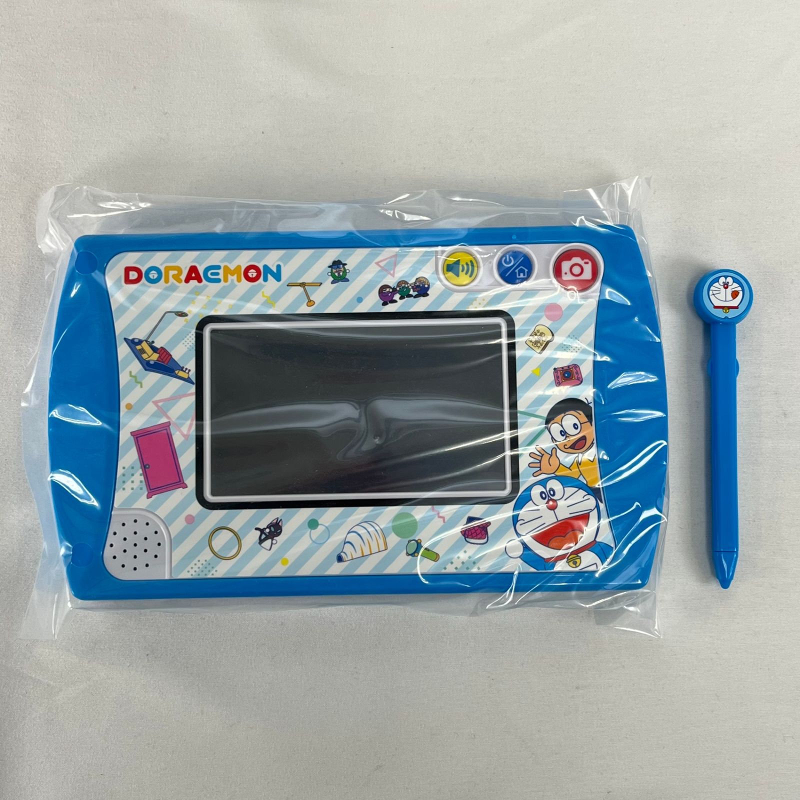 カメラも!プログラミングも! ドラえもんGIGAパッド 「ドラえもん」 内