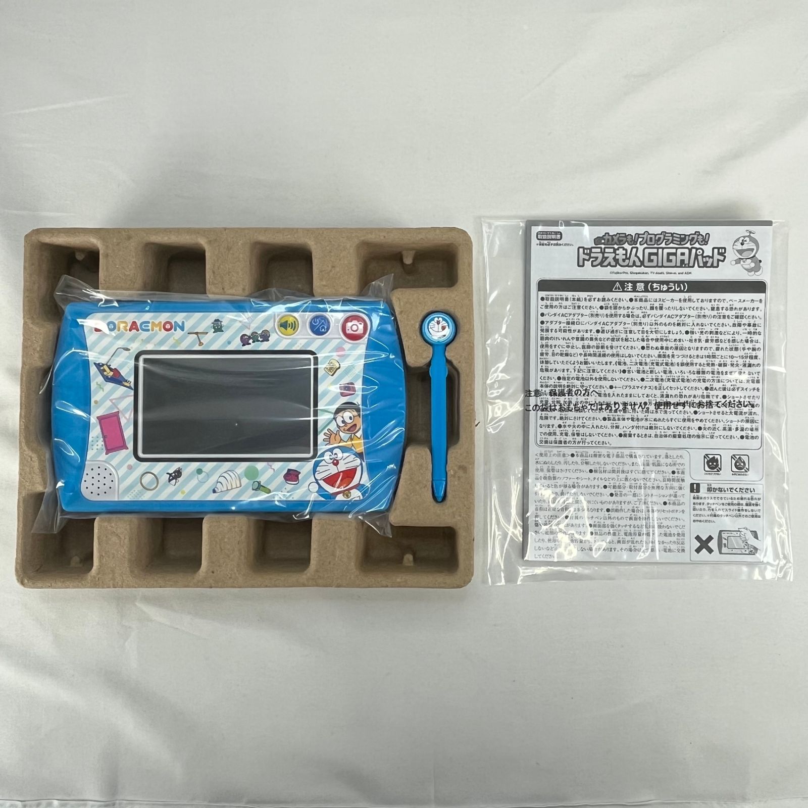 カメラも!プログラミングも! ドラえもんGIGAパッド 「ドラえもん」 内