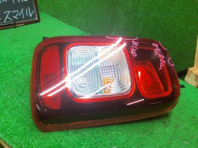 中古】ワゴンRスマイル 5AA-MX91S 右テールランプ 35650-84S00 自社