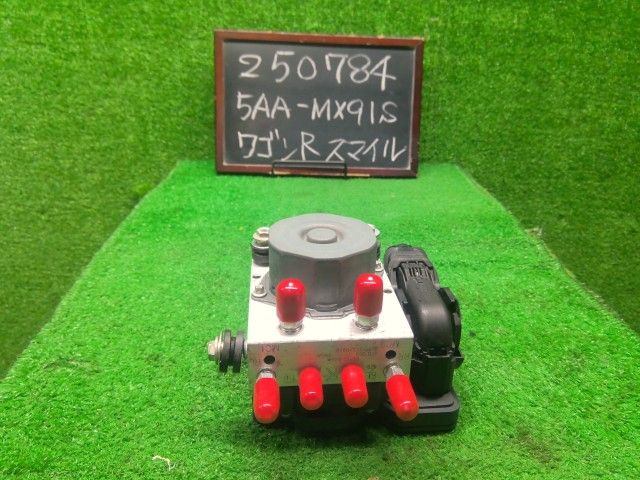 【中古】ワゴンRスマイル 5AA-MX91S ABSアクチュエーター 56130-84SF0 自社品番250784 ZJ3
