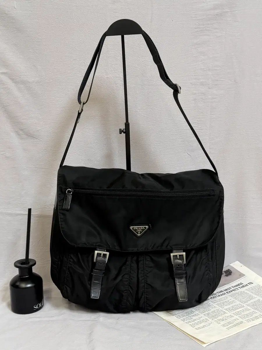 プラダ テスート ポコノ ナイロン ツーポケット メッセンジャーバッグ