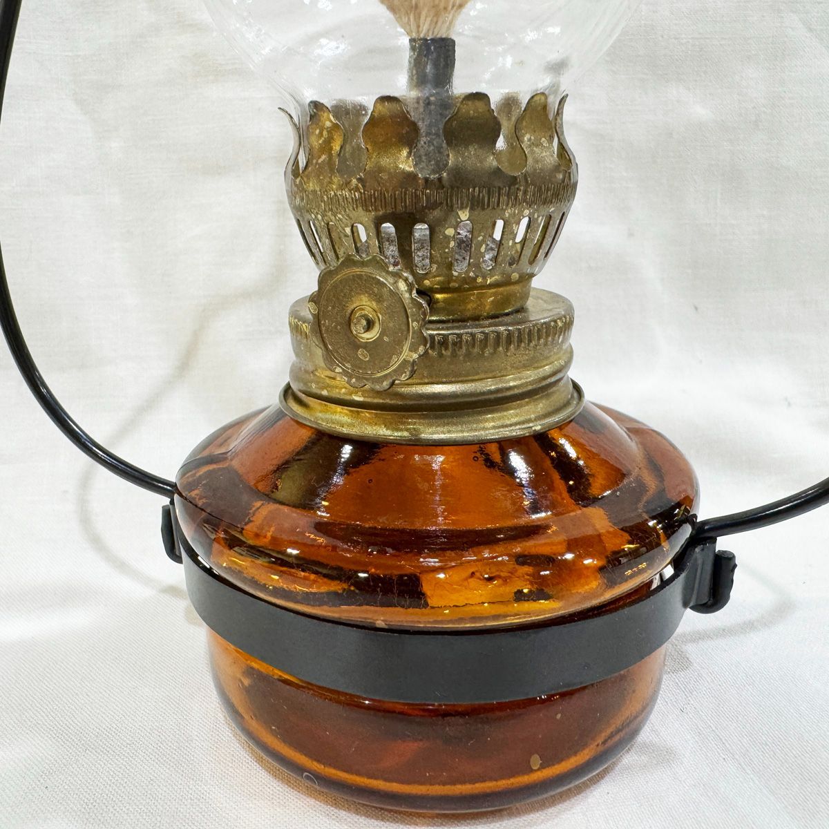長期保管品○傘つきオイルランプ○持ち手付き 琥珀色 アンティーク