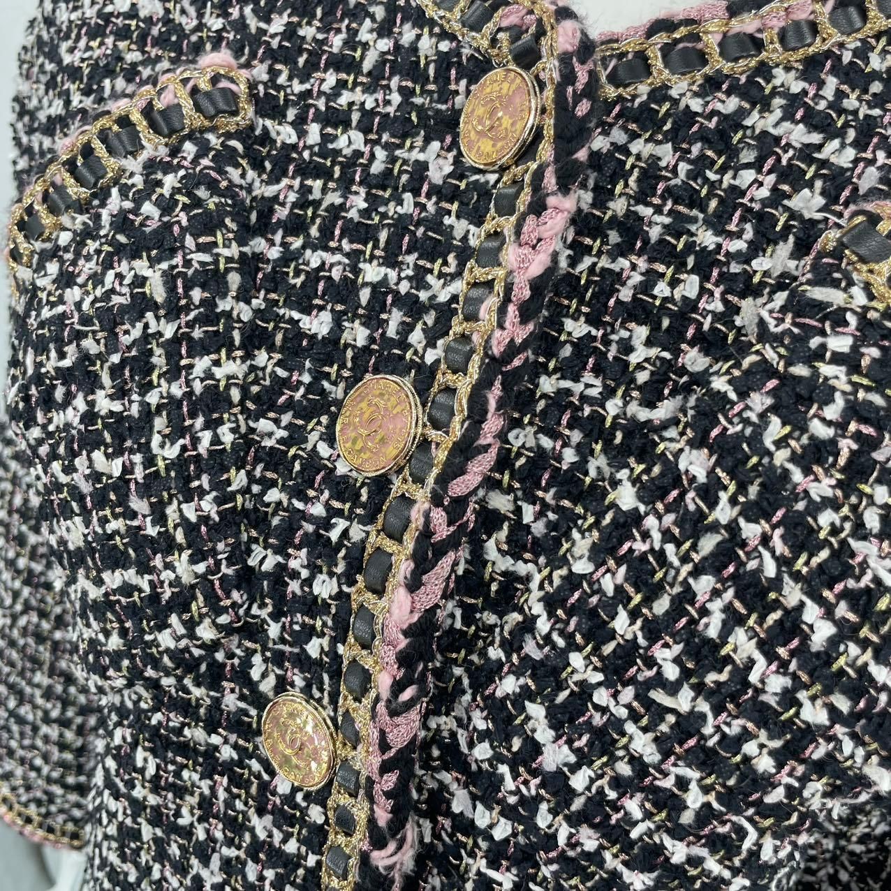 新品同様 CHANEL シャネル ジャケット 2021年 ブラック×ゴールド