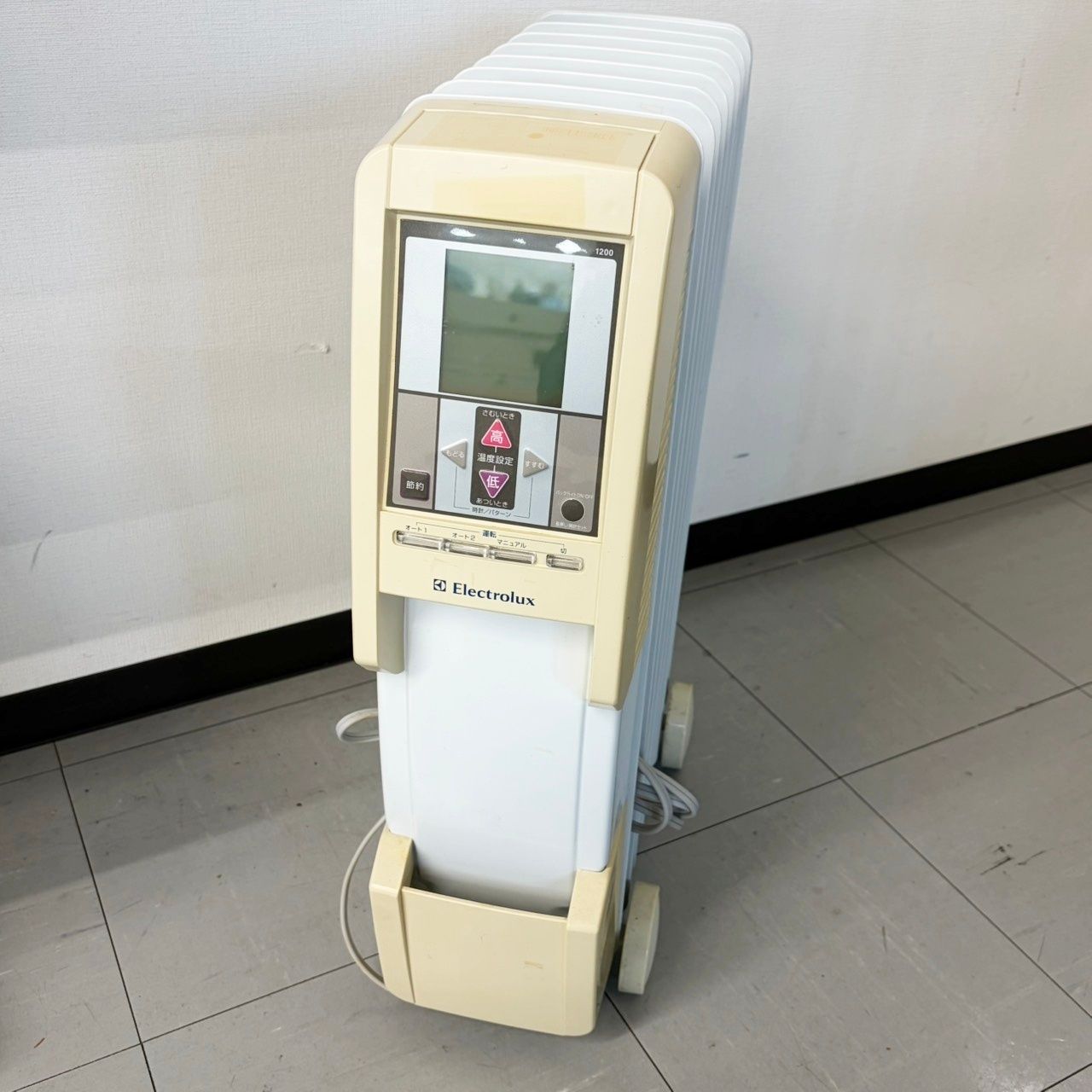 Electrolux オイルヒーター EOH1208 100V 1200W 50/60Hz 暖房器具